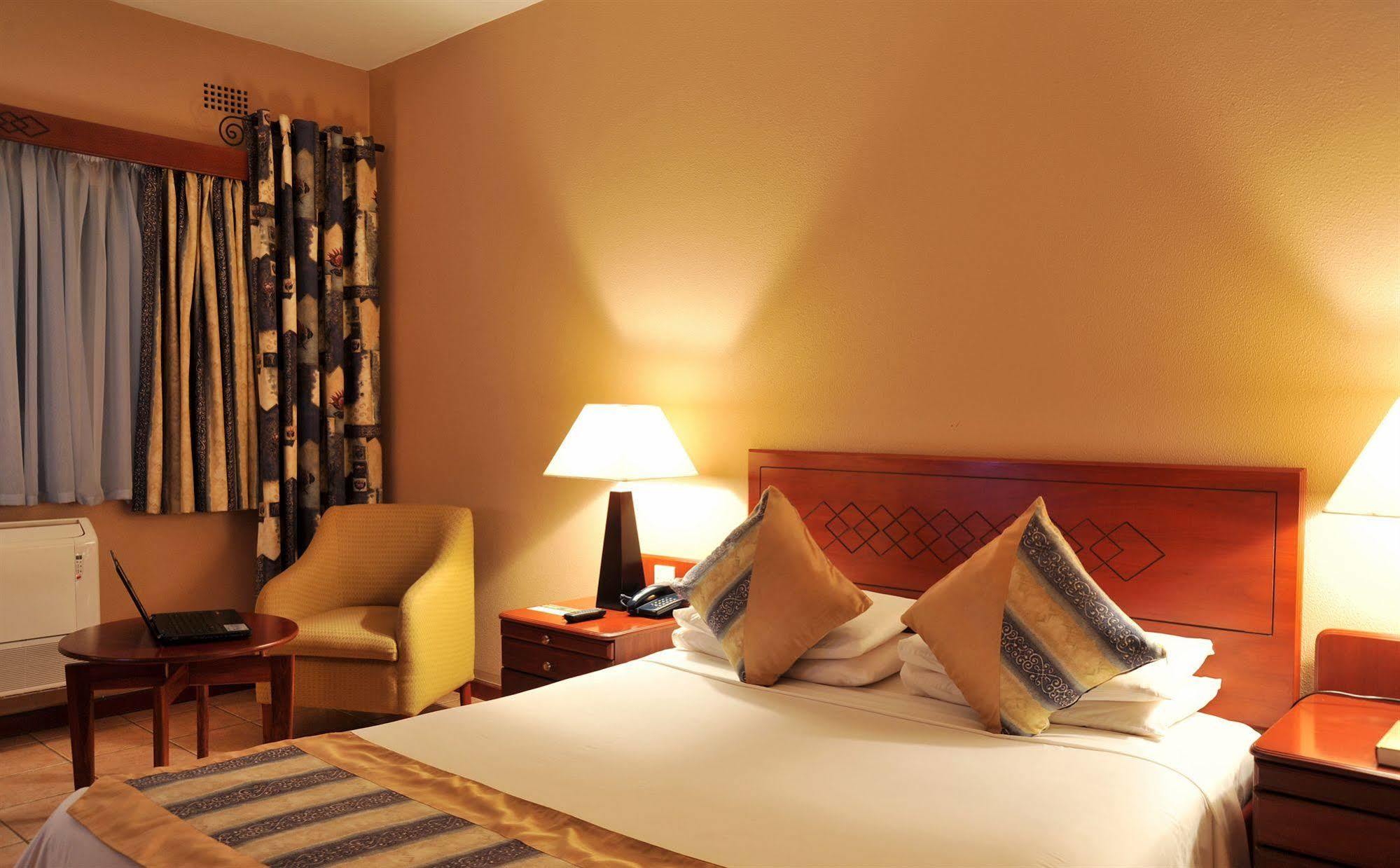 M'kango Golfview Hotel Lusaka Zewnętrze zdjęcie